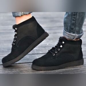 UGG BETHANY Black Laced Up Sheepskin Suede Winter Ankle Booties